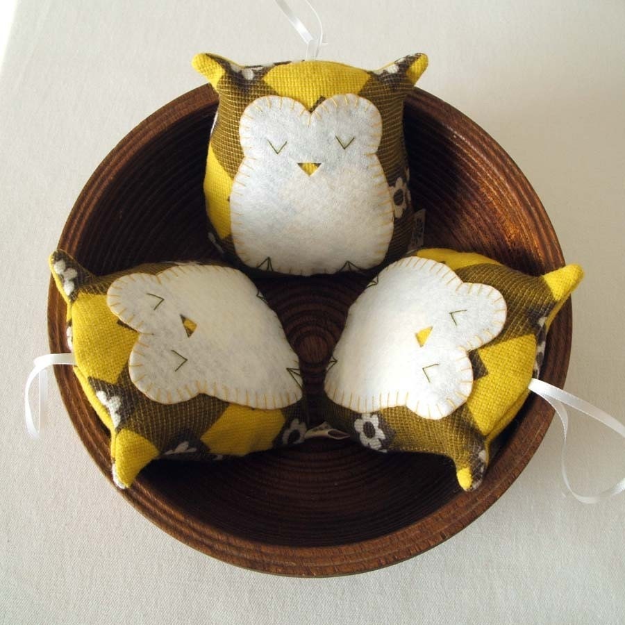 Sleepy owl in olive and lemon