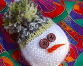 Two Texas Snowmen   KNITTING PATTERN    Ornament  gift tag   charm   cell phone   keychain  door ornament  wall hanging