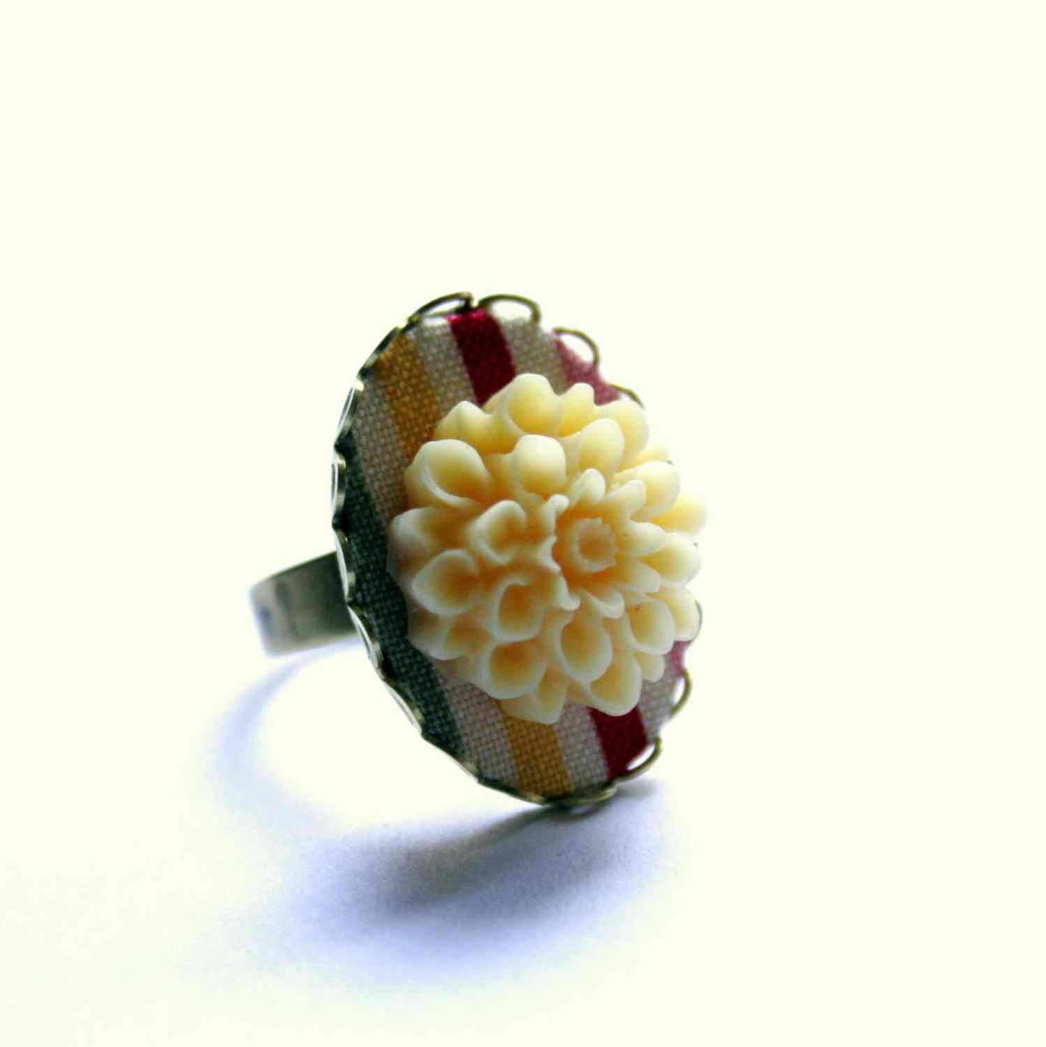 Ring with Stripes in Red, Yellow and Ivory color - SALE - Stripes and Roses