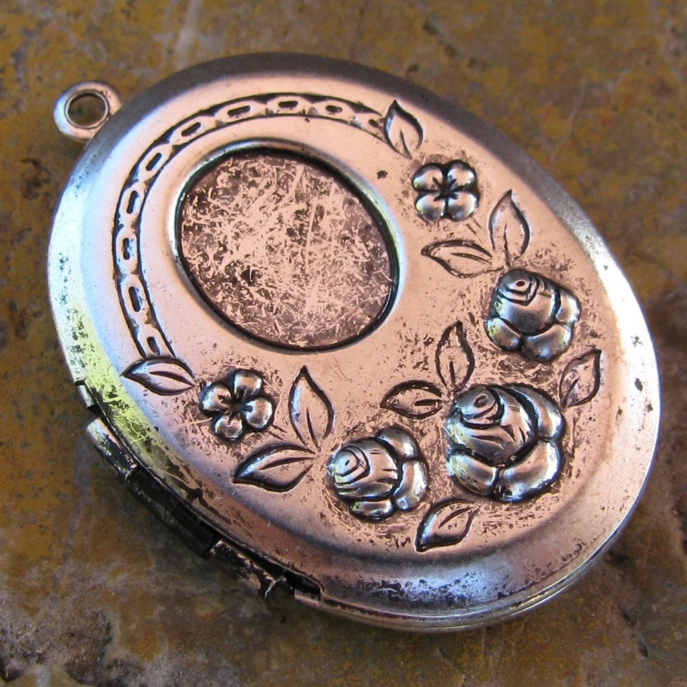 1 Pcs Antique Silver Brass Oval Locket with Roses Charms Pendants 1119