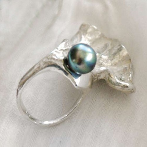 Ring Leaf with Tahitian pearl