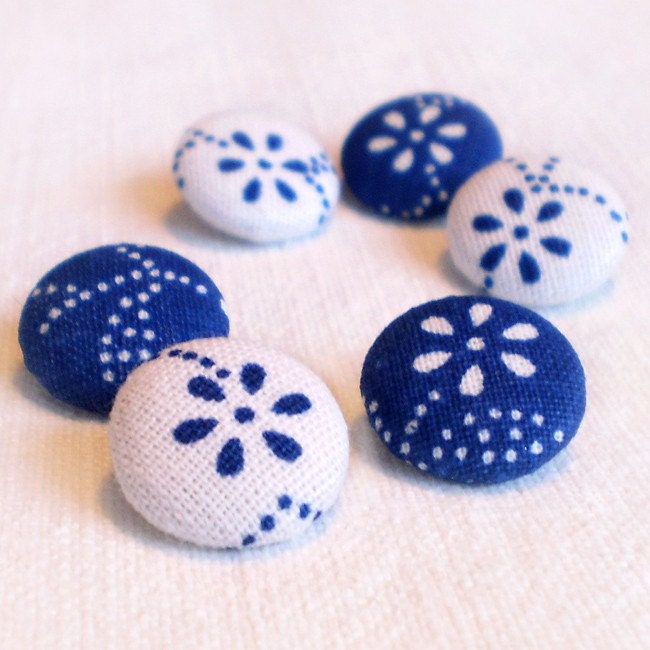 Fabric Buttons - Hungarian Blue Dying Flowers In Blue and White - 6 Small Fabric Covered Buttons