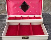 Vintage Jewelry Box in Cream