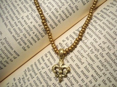 Gold Hammered Fleur de Lis Stretch Necklace