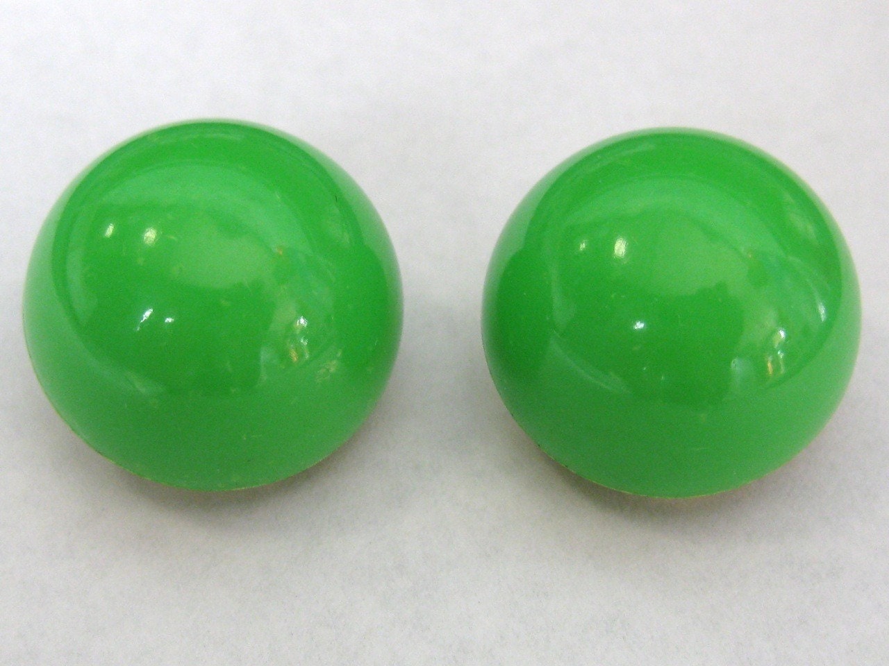 60s Mimi di N Green Dome Clip On Earrings