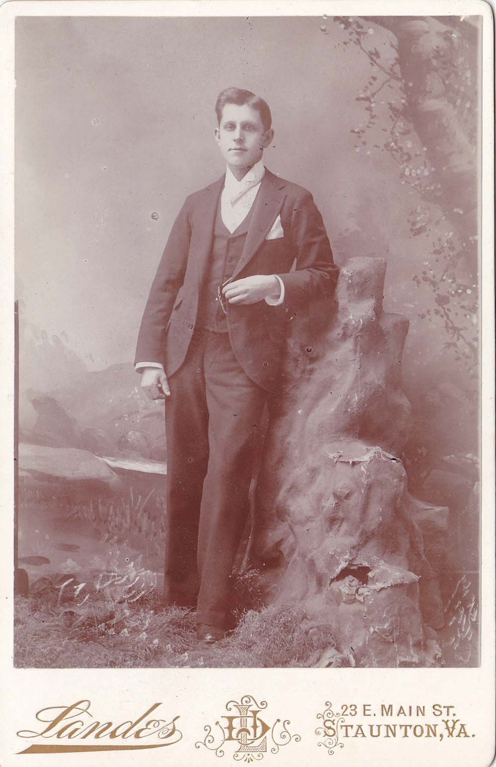 Wonderful Antique Cabinet Card from the Late 1800s-163