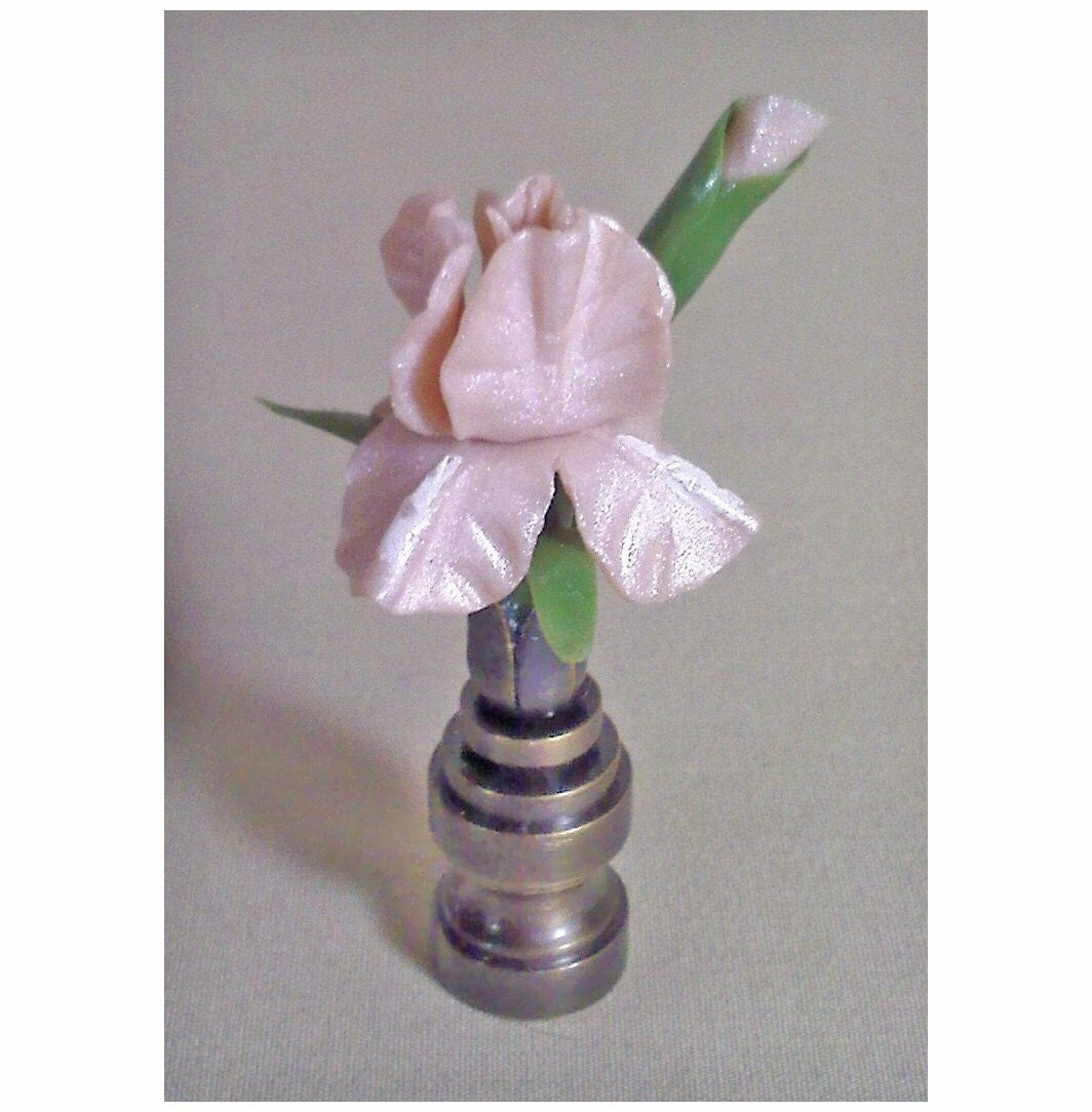 Pink Pearl Iris Lamp Finial