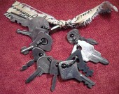 Things Look A Little Odd - Lot Of  10 Cool Small Vintage Keys - Lot 1