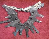 Things Look A Bit Odd - Lot Of  12 Cool Small Vintage Keys - Lot 3