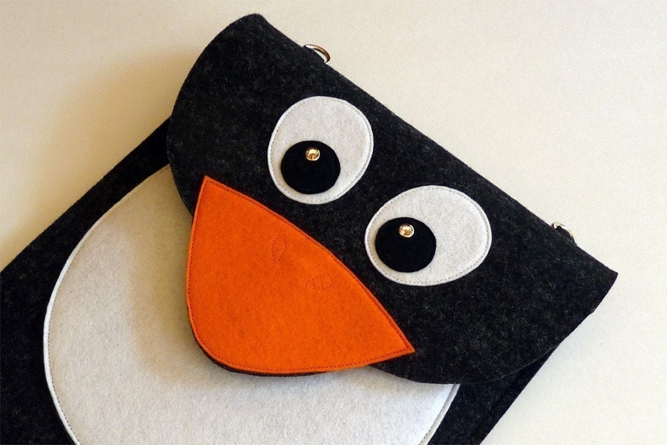 Penguin iPad 2 sleeve - Anthracite felt - MADE TO ORDER