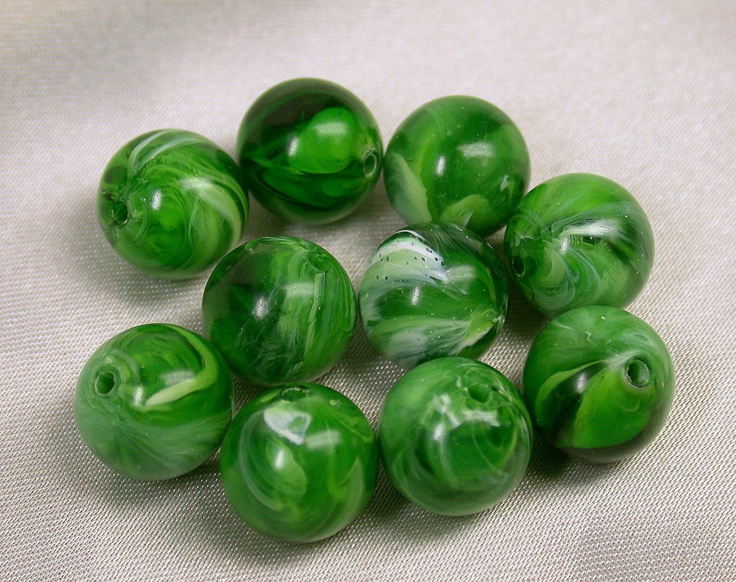 Vintage Lucite Beads Malachite GREEN IVORY PICASSO 10mm pkg 8 res169
