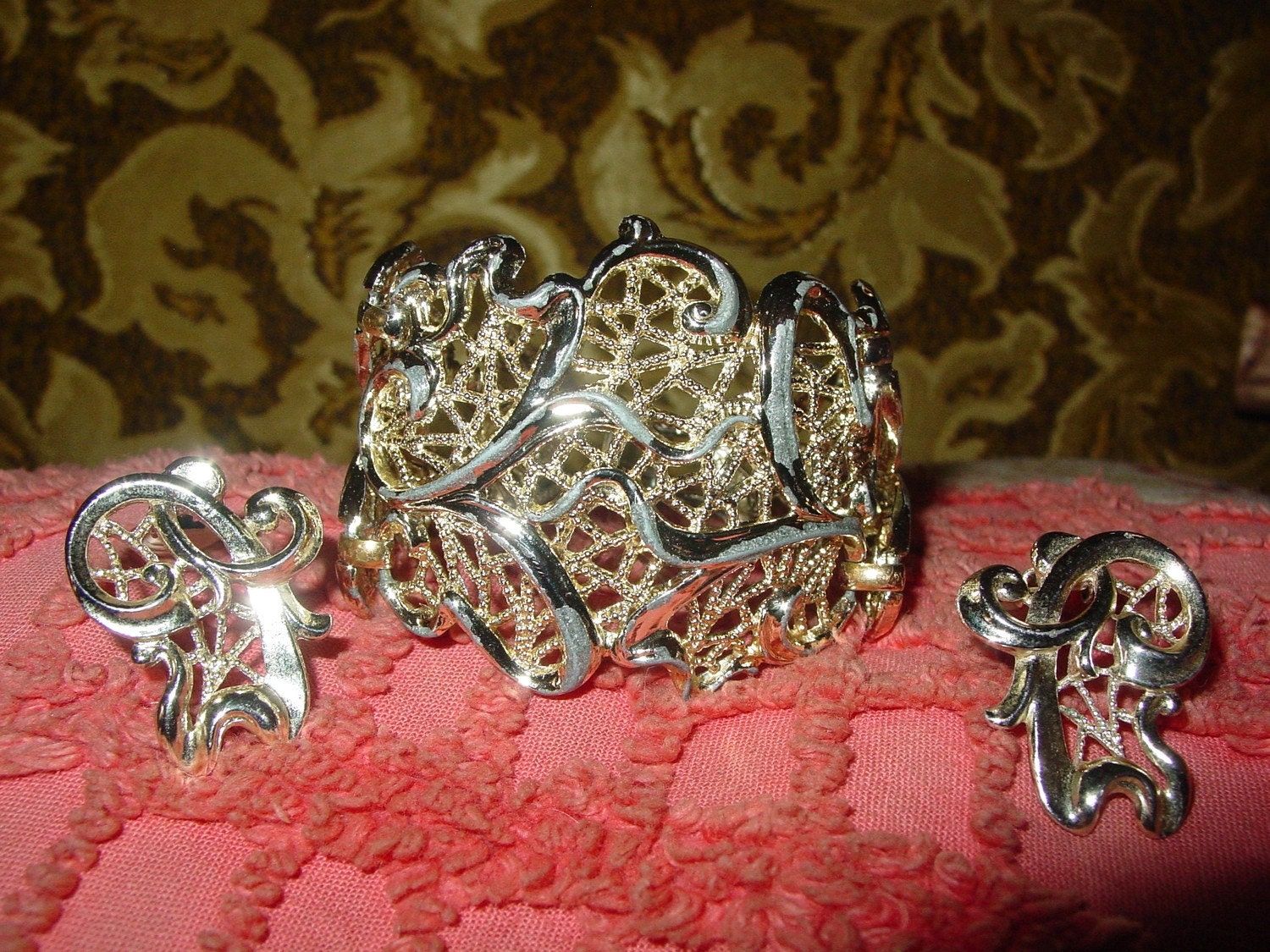 Vintage Sara Coventry god Bracelet and earring set