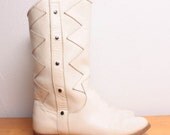 Vintage 1980s Pull On Pirate Boots in White Studded Leather - Size 6