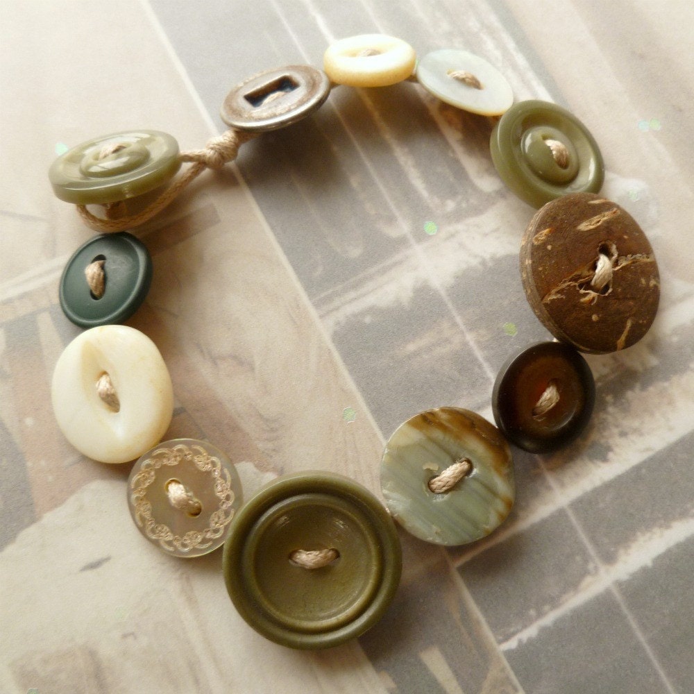 Unisex Vintage Button Bracelet Moss Green