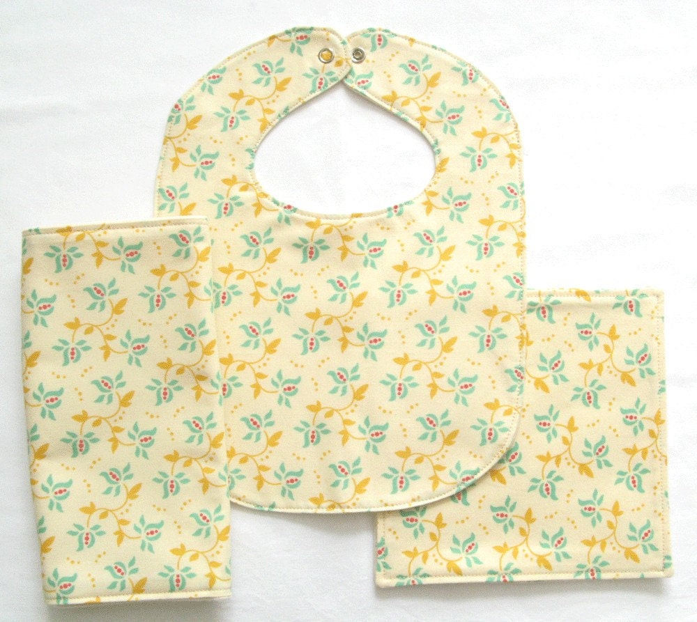 Bib, burp cloth and wipes set - Freshcut blue flower