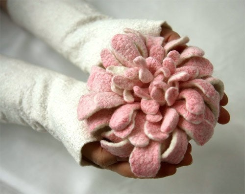 Flower Brooch - Hand felted Dahlia - White and Pink - JumiFelt