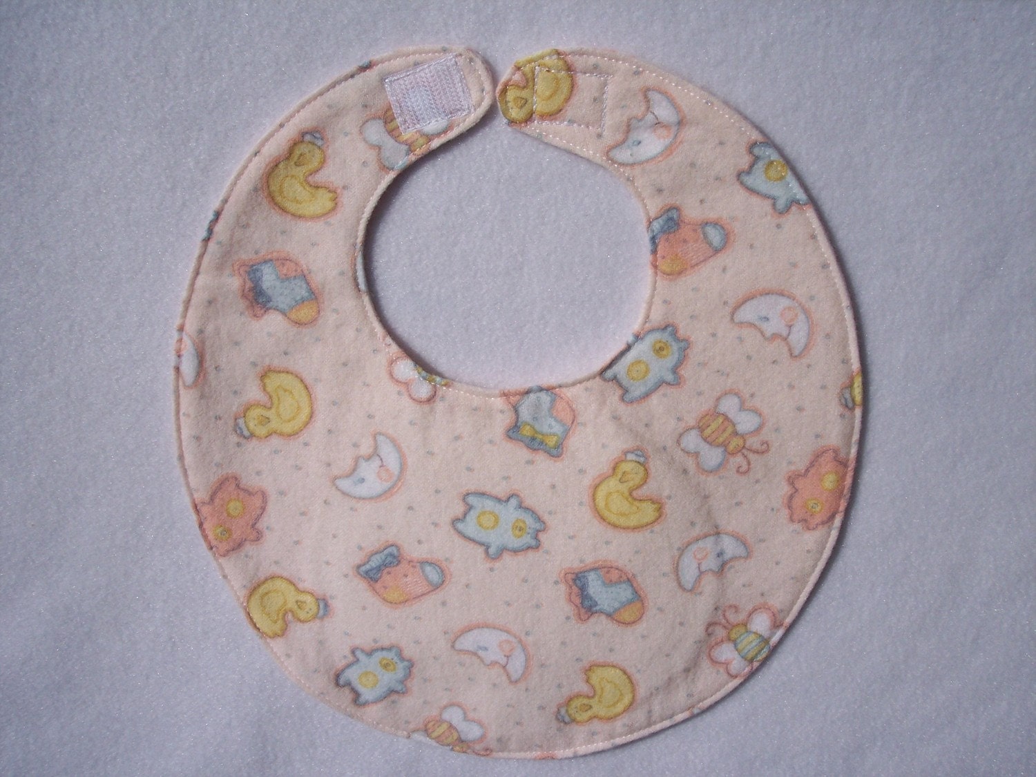 Baby bib, four soft layers, reversible, peach with duckys, moons and bears