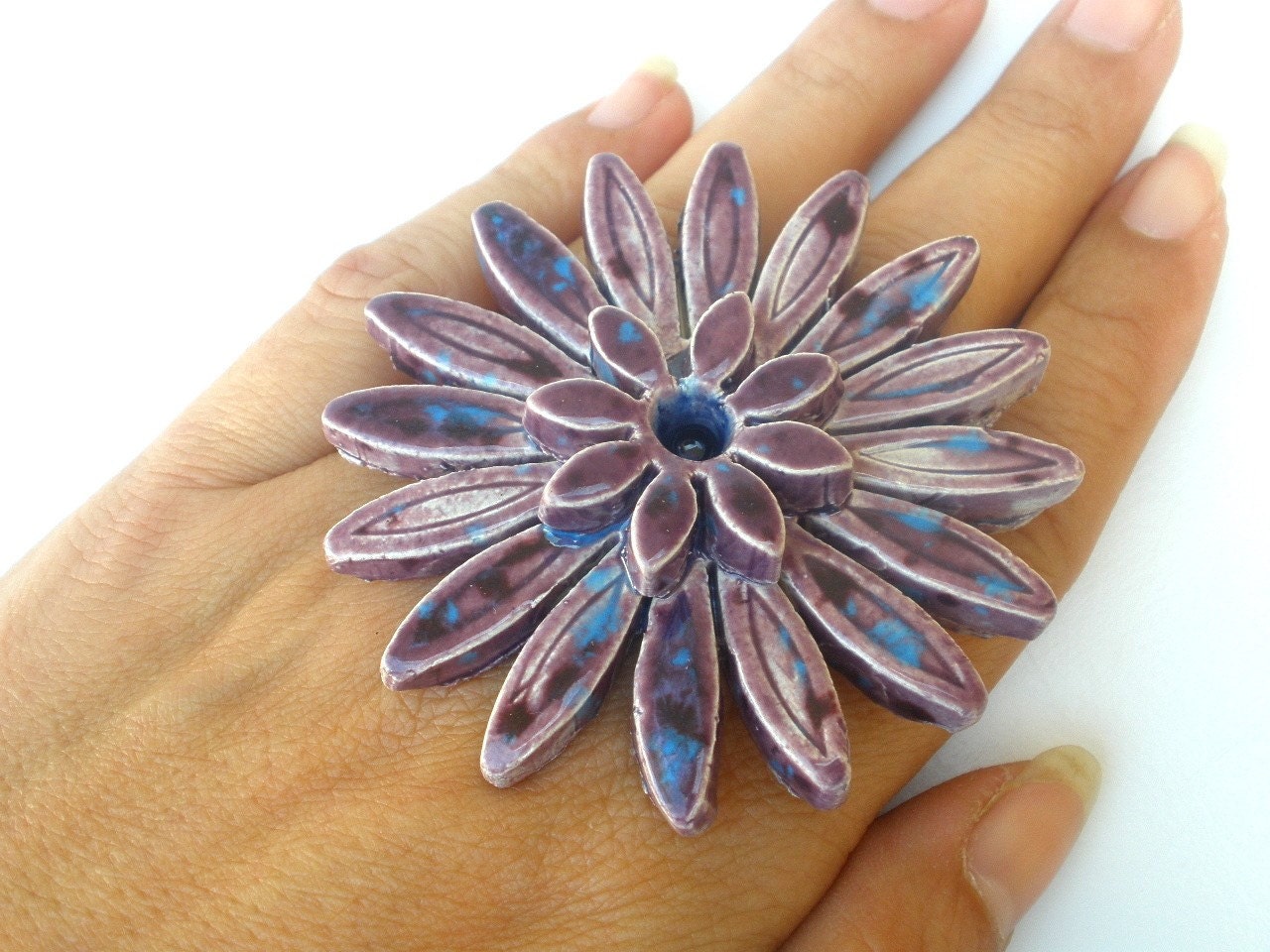 A huge ring with purple ceramic flower romance style fashion jewelry  For her elitett