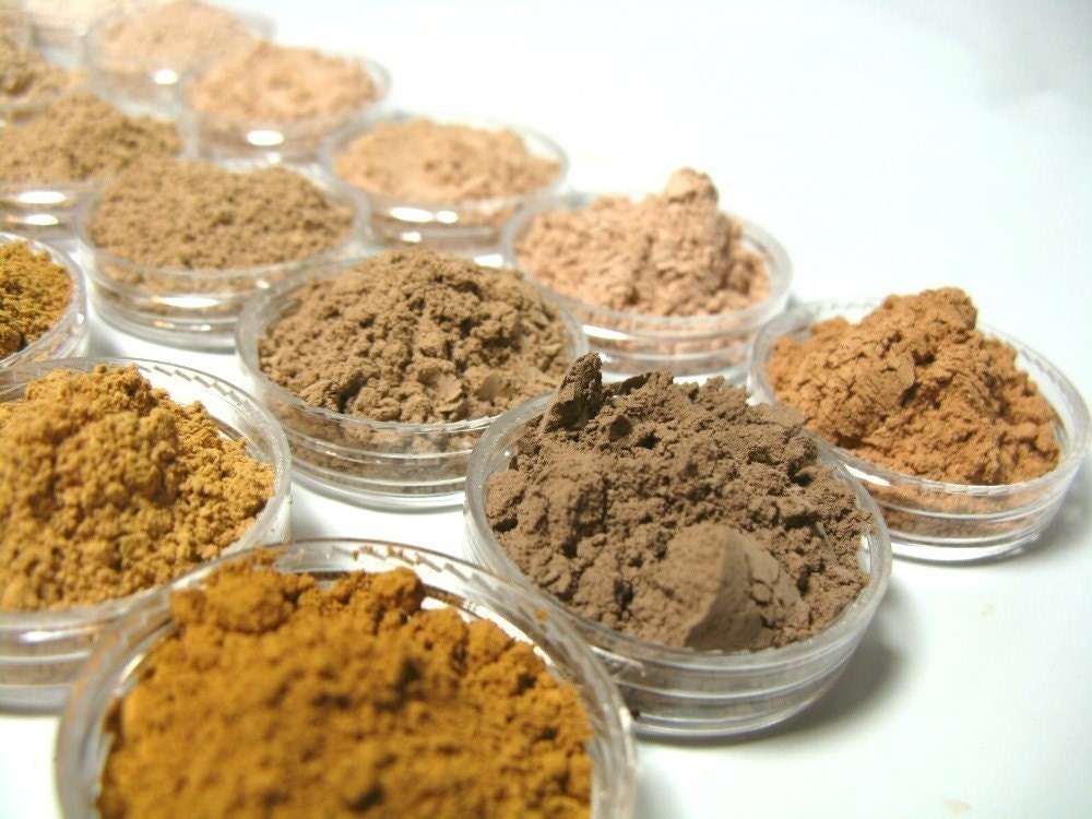 Foundation Medium Size Mineral Makeup