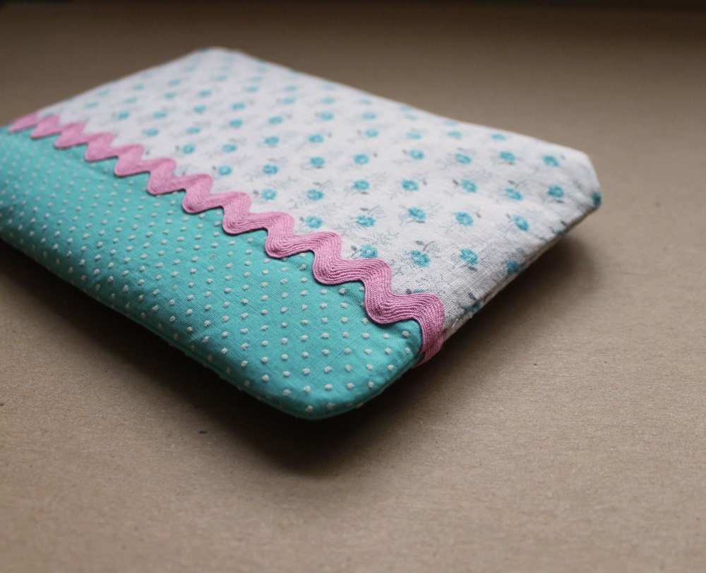 8" Zipper Bag in Vintage Blue Flower Cotton Fabric with Pink Ric Rac Zip Pouch
