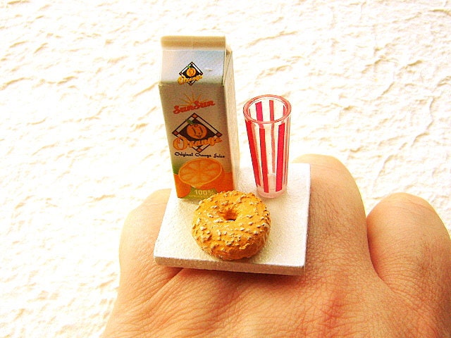 Breakfast Time Juice And Bagel Ring