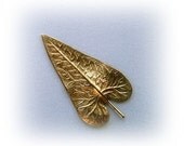 2 HEART LEAF Brass Jewelry Findings - Brass Stamping (F)