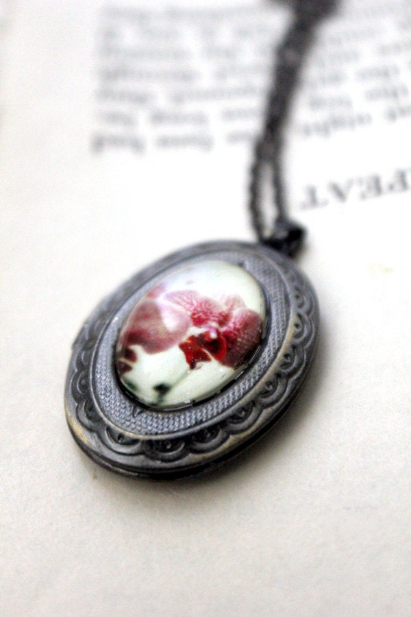 Locket - Vintage Style, Polaroid Photo - Seduction - Antique Silver Necklace - Great for Weddings, Bridesmaids, Mothers Day, Etc.