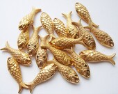18 Vintage Fish Charms HC094