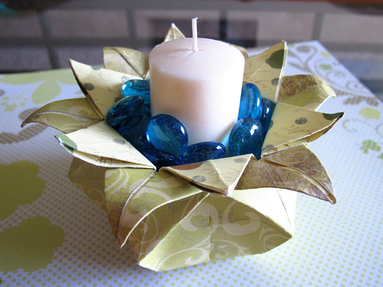 Origami Star Flower Paper Bowl in light leaf green and light yellow
