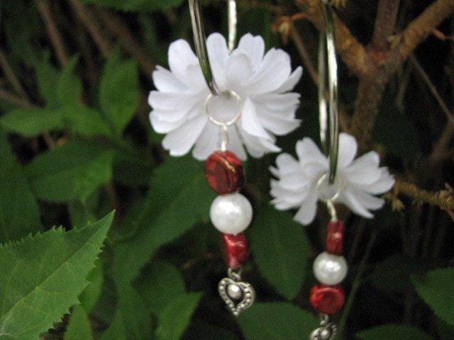 White daisy flower earrings