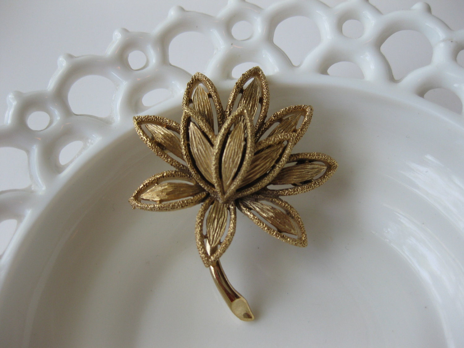 Vintage Signed Avon Textured Goldtone Floral Brooch