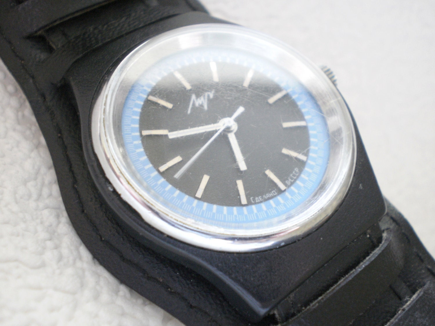 Vintage Luch Men's mechanical watch from Soviet/Ussr
