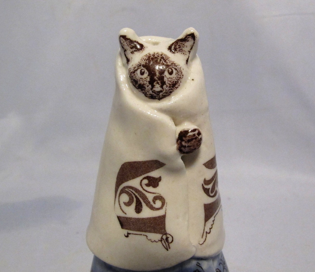 Tiny Siamese Cat  With Butterfly Logo Figurine