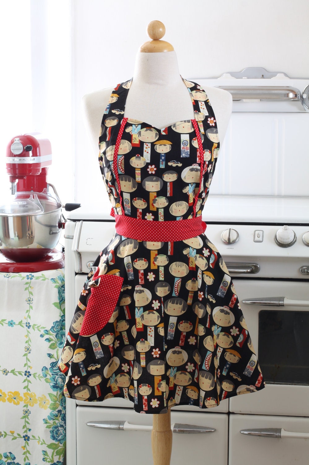 Apron Retro Style Sweetheart Neckline Black Japanese Dolls Kokeshi Full Apron MAGGIE