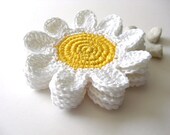 Branco Coasters flores amarelas. Beber bebidas Petal Chá Original Decor Crochet Coleção Jardim Primavera - Conjunto de 4