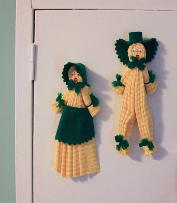 Vintage Handmaid Towel People Magnets