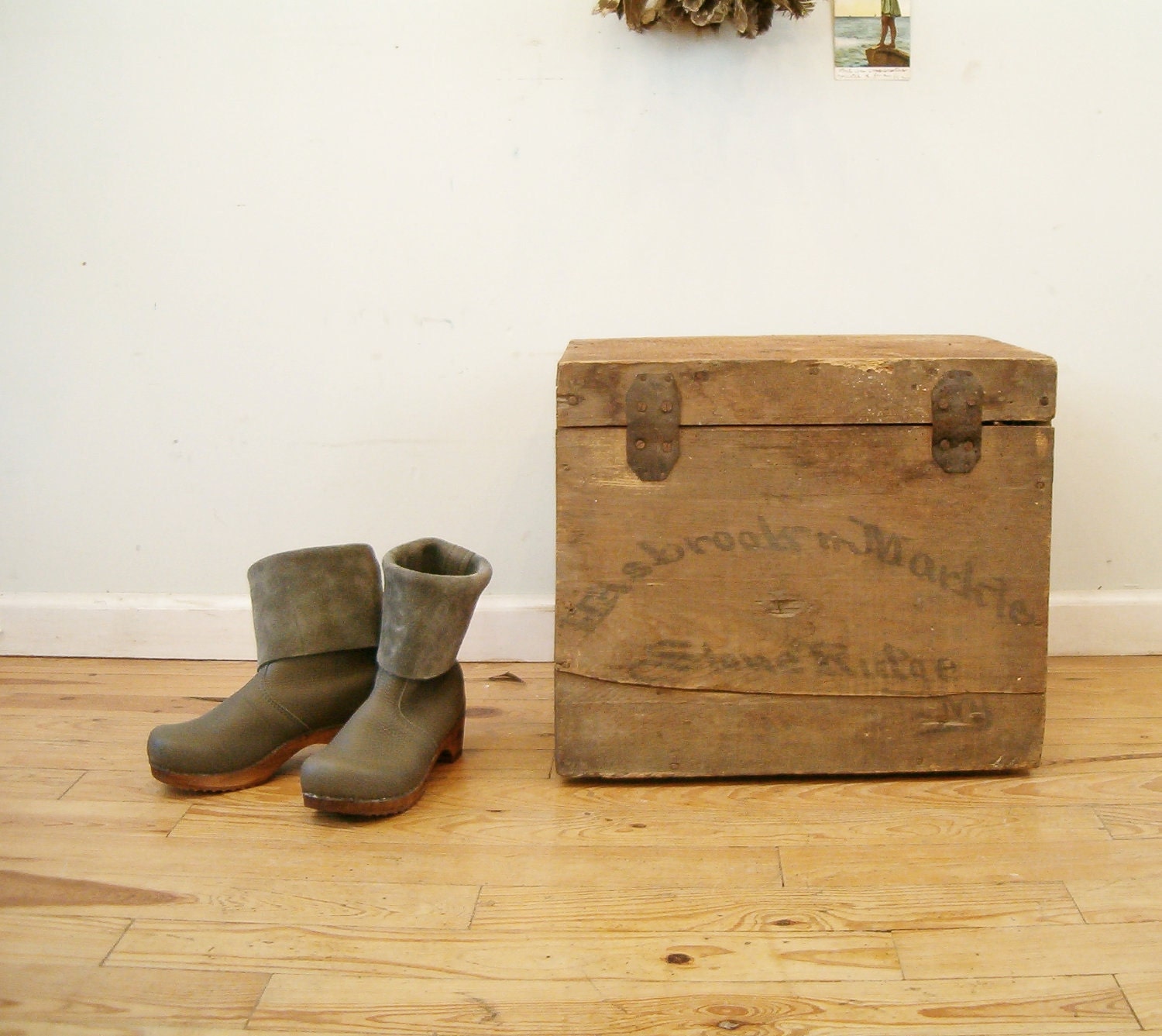 circa 1890 antique crate hand lettered shipping box