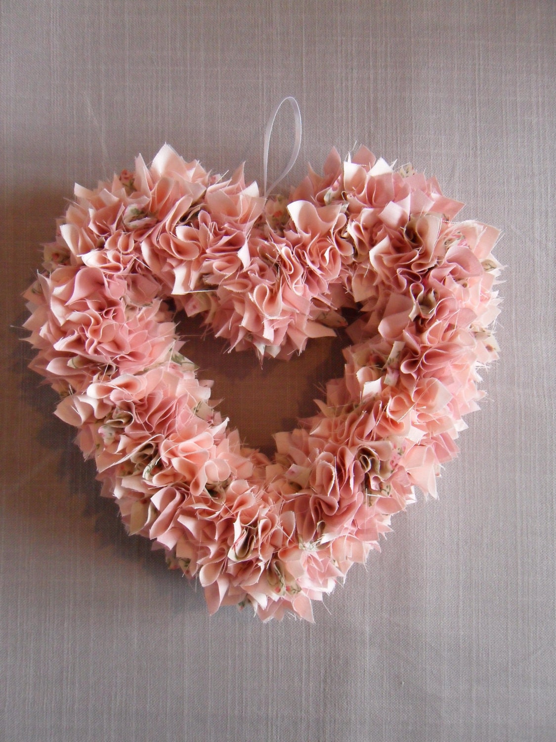 Vintage Style Pink Fabric Heart Wreath Door/Wall Decoration