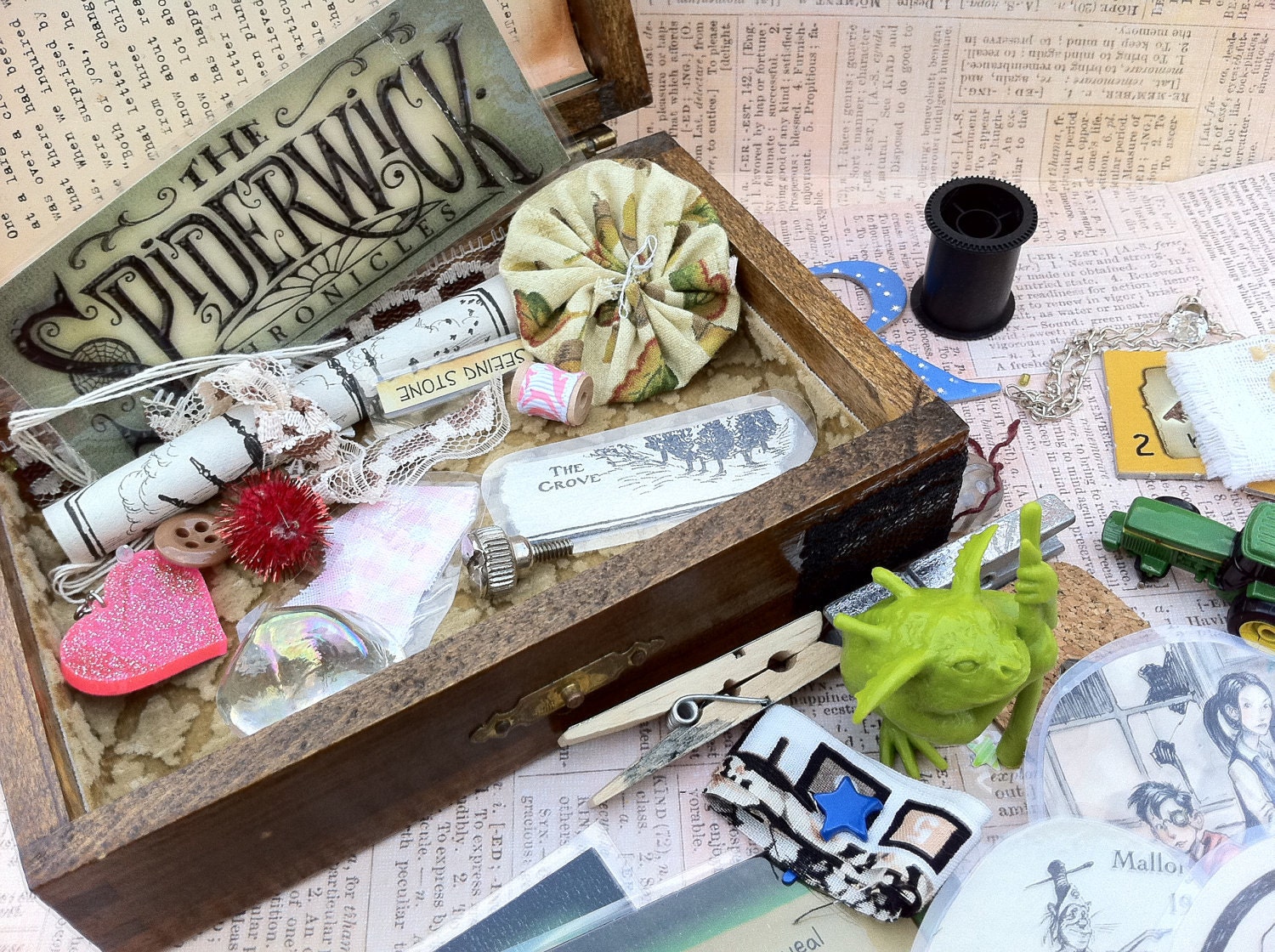 Spiderwick Chronicles, Thimbletack's Chest, Wooden Jewelry Box Filled with Trinkets & Treasures