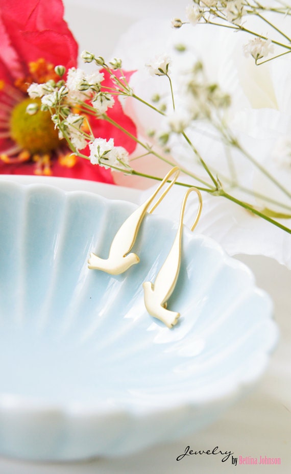 Dove bird Earring in matte gold // No.30019 // on SALE NOW 25% off