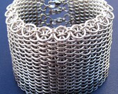 Cuff - Dragonscale With Gradient
