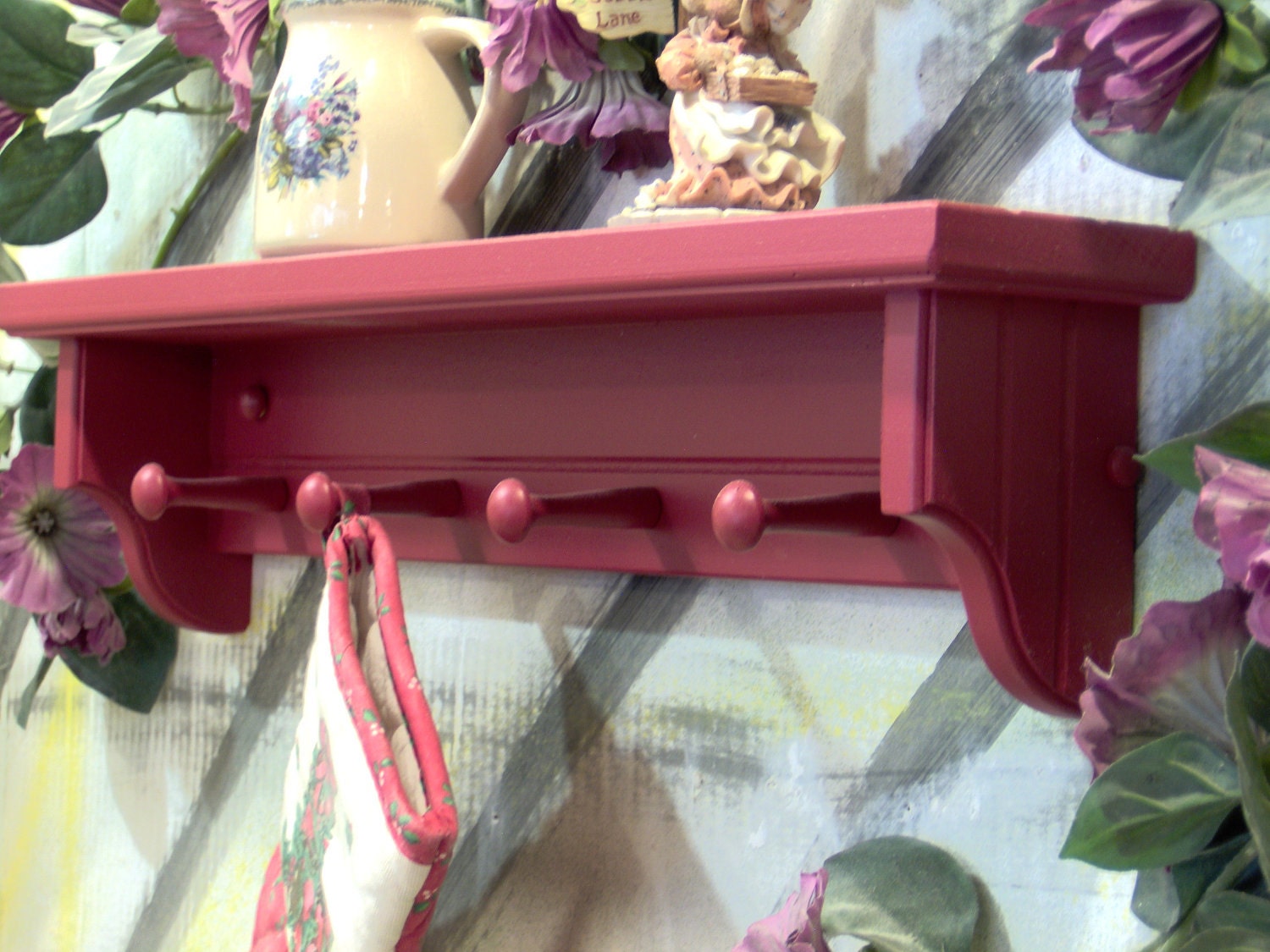 18" Red wooden shelf for knik knack, plates / pegs