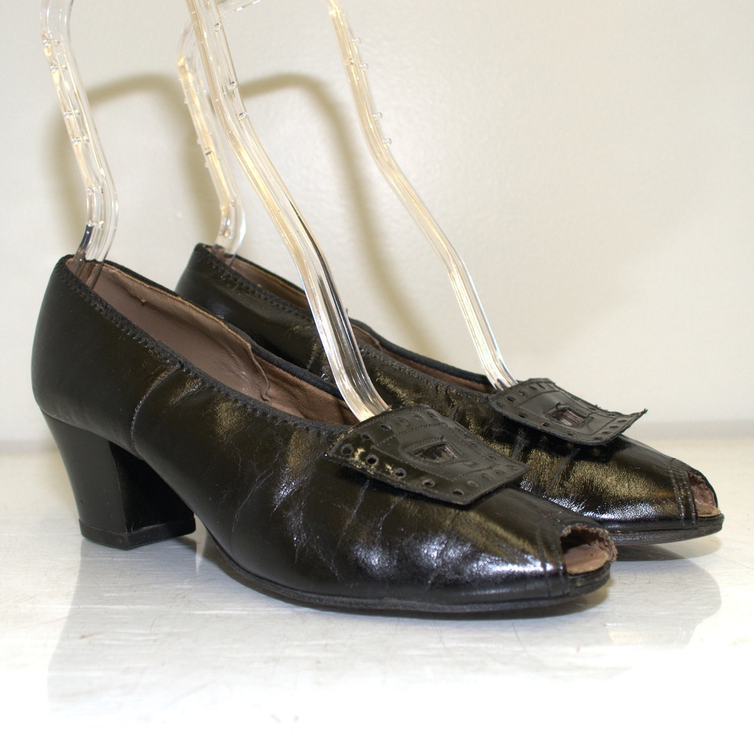 size 4 vintage 40s archaic black heels