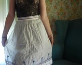 White Cotton Apron with Blue and Coral Embroidery - Vintage 1950