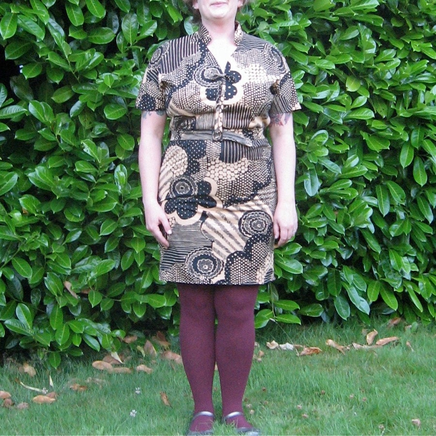 LittleCollar Dress - plus size - black & tan print cotton jersey vintage fabric - 53B-45W-47H