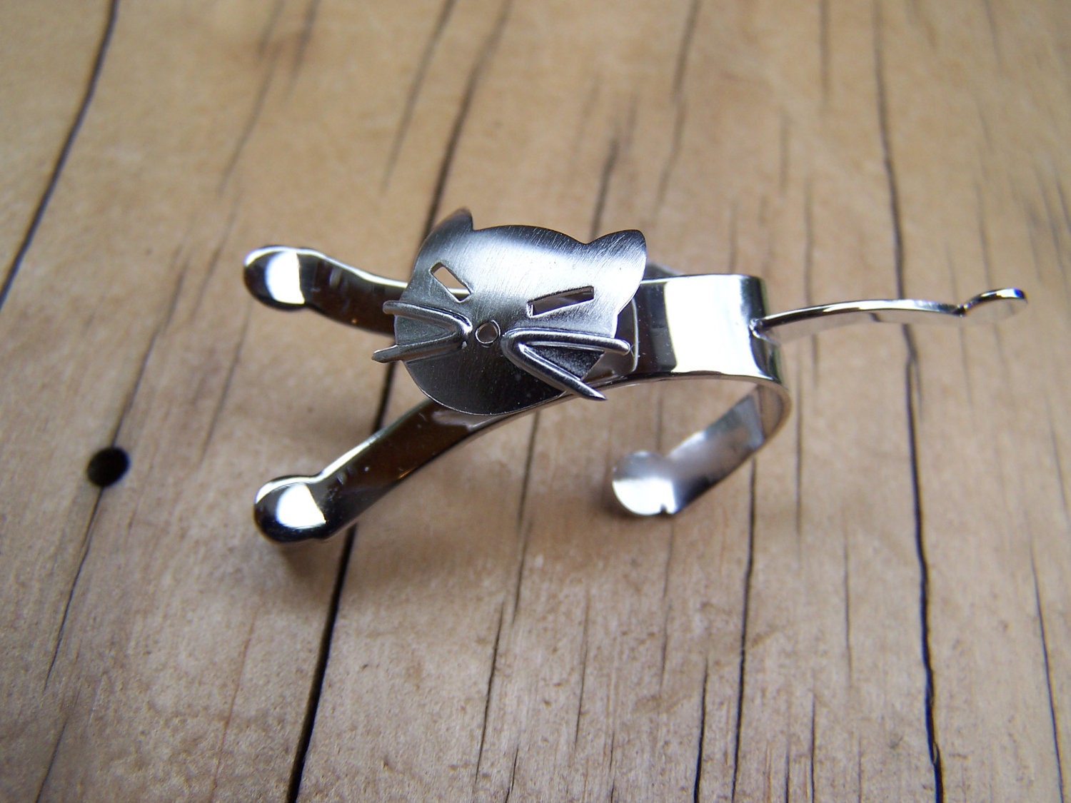 Beau Silver Poseable Head Kitty Pin and Matching Post Earrings 1980's