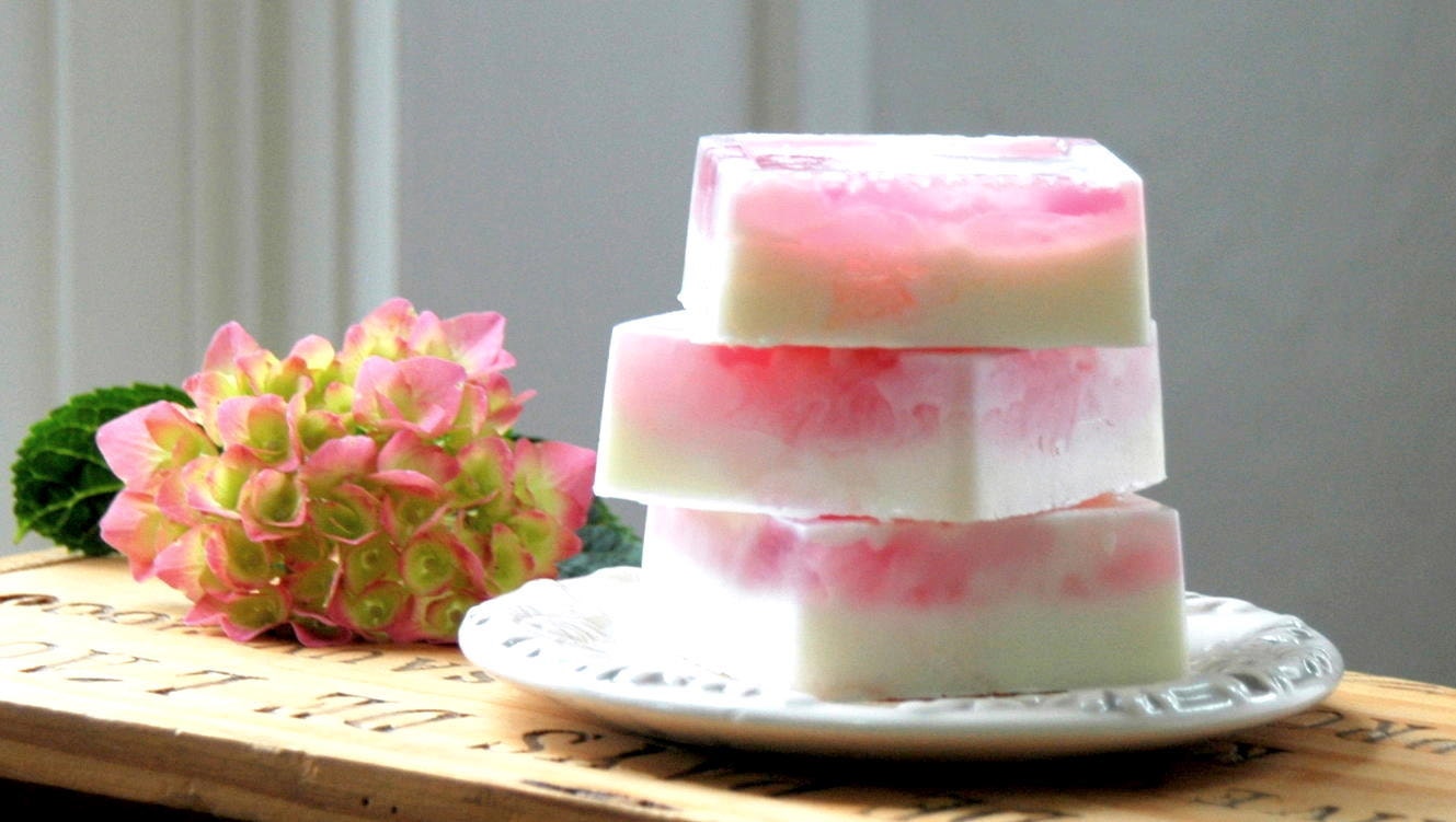 Pink Grapefruit . sea salt . Goat's Milk Soap