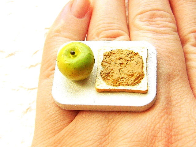 Green Apple Peanut Butter Toast Food Ring