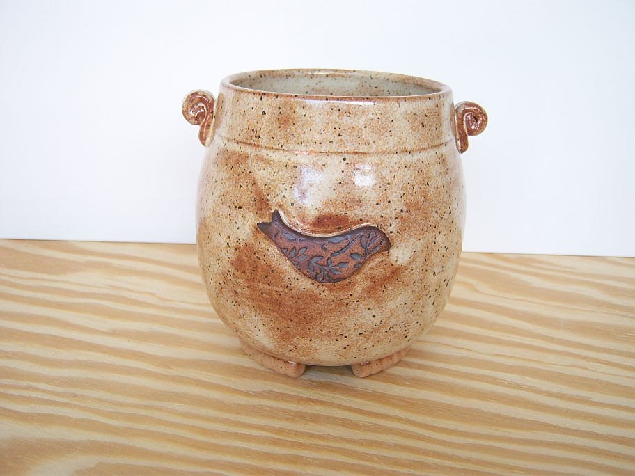 Stoneware Bird Utensil Holder in Speckled Tan