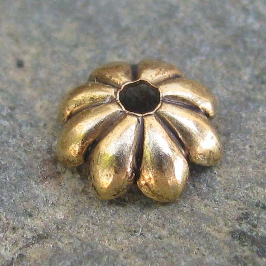 24 Antiqued Gold Tiny Brass Flower Bead Cap Jewelry Findings 602